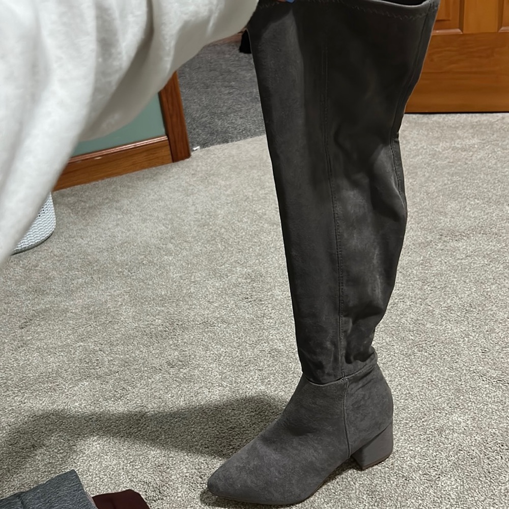Knee high boots, never worn